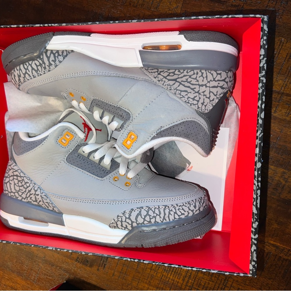 Grey Jordan Retro 3 Youth.